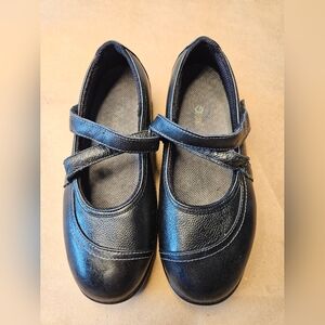 Orthofeet Celina black leather Mary Jane orthotic shoes. Size 7.5